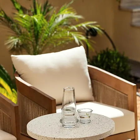 Sea Path V Old Town Luxury Steps To 레팀노